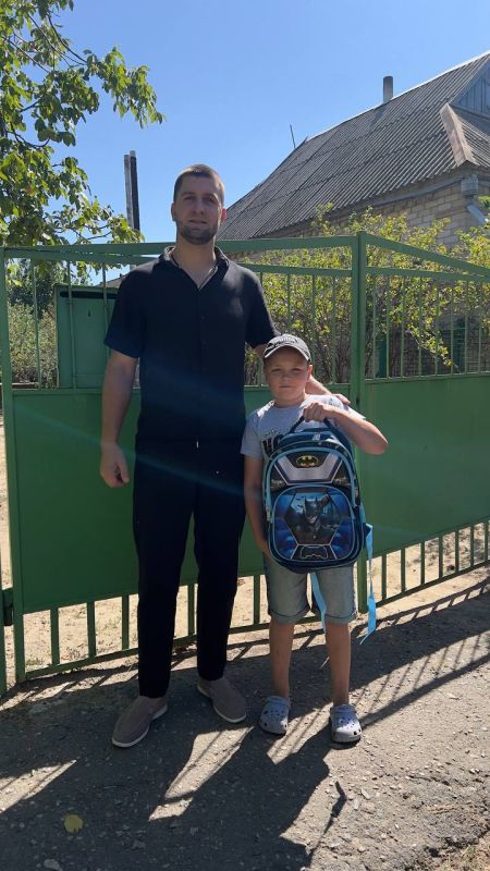 Территориальный отдел Терпеньевского сельского поселения администрации городского округа Мелитополь присоединился к ежегодной благотворительной акции «Собери ребёнка в школу», организованной партией «Единая Россия»