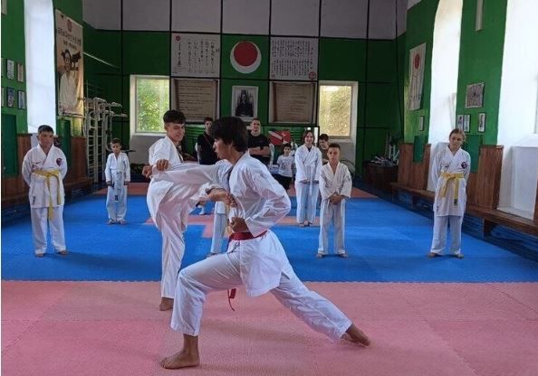 Подросткам Бердянска рассказали о безопасности и пригласили к спорту