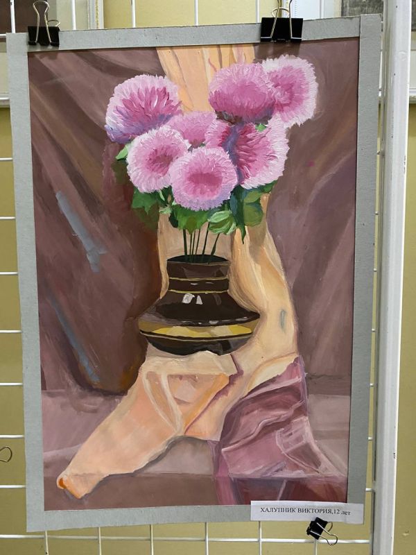 Вот и осень! А это значит, что в Мелитопольской детской художественной школе пахнет не только красками, но и волнением перед новым учебным годом! Вот и осень! А это значит, что в Мелитопольской детской художественной школе пахнет не только красками, но и волнением перед новым учебным годом!