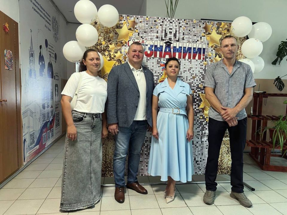 Андрей Сигута: Сегодня побывал в школе села Спасское Мелитопольского района на торжественной линейке Андрей Сигута: Сегодня побывал в школе села Спасское Мелитопольского района на торжественной линейке