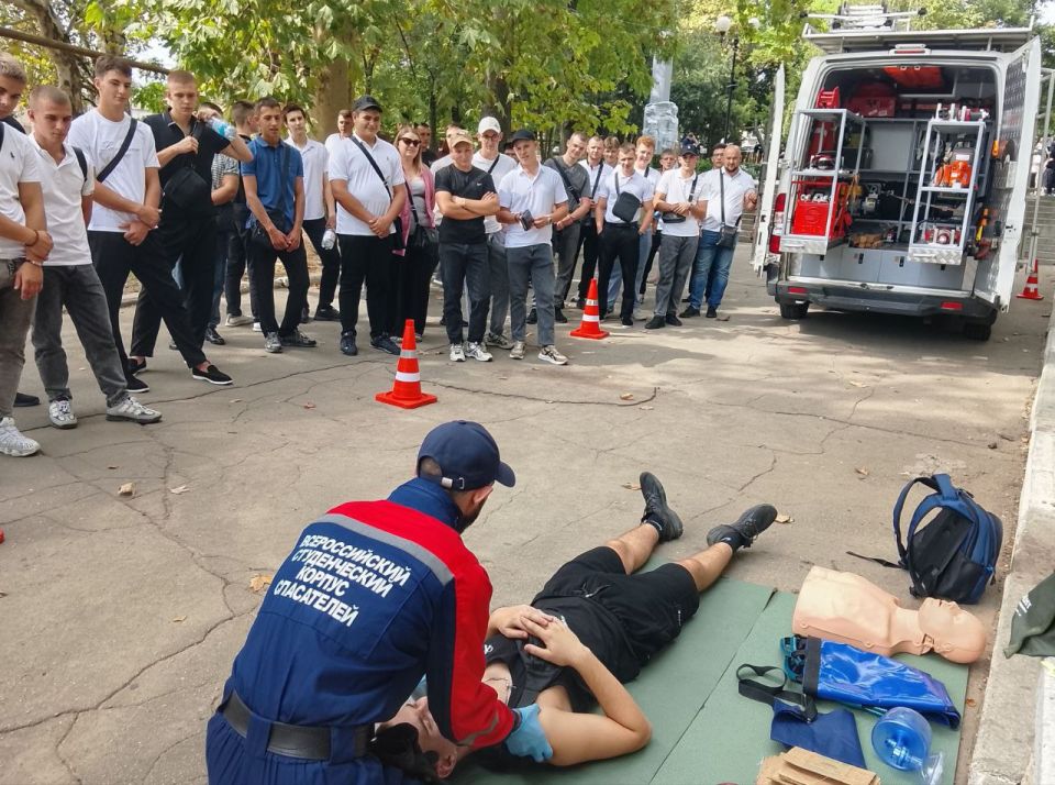 Добровольцы Запорожского РО ВСКС встретили День знаний за важной работой, проведя мастер-классы на нескольких площадках Добровольцы Запорожского РО ВСКС встретили День знаний за важной работой, проведя мастер-классы на нескольких площадках