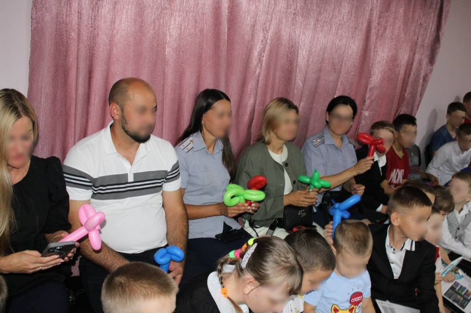 В День знаний сотрудники УФСИН посетили Мелитопольский областной центр социально-психологической реабилитации детей В День знаний сотрудники УФСИН посетили Мелитопольский областной центр социально-психологической реабилитации детей