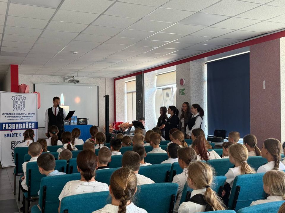 В ГБУ ОО ЗО «СОШ №8 им. Дважды Героя Советского Союза Петрова В.С» г. Мелитополь сотрудники Управления культуры, спорта, и молодежной политики города Мелитополь провели мероприятие для учеников 5-6 классов, посвященное «Дню... В ГБУ ОО ЗО «СОШ №8 им. Дважды Героя Советского Союза Петрова В.С» г. Мелитополь сотрудники Управления культуры, спорта, и молодежной политики города Мелитополь провели мероприятие для учеников 5-6 классов, посвященное «Дню...