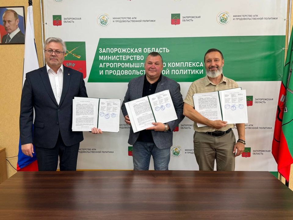 Андрей Сигута: Заключили Соглашение о создании и развитии агротехнологических классов в школах региона в рамках федерального проекта «Кадры в АПК», который реализуется во исполнение Указа Президента России и входит в состав... Андрей Сигута: Заключили Соглашение о создании и развитии агротехнологических классов в школах региона в рамках федерального проекта «Кадры в АПК», который реализуется во исполнение Указа Президента России и входит в состав...