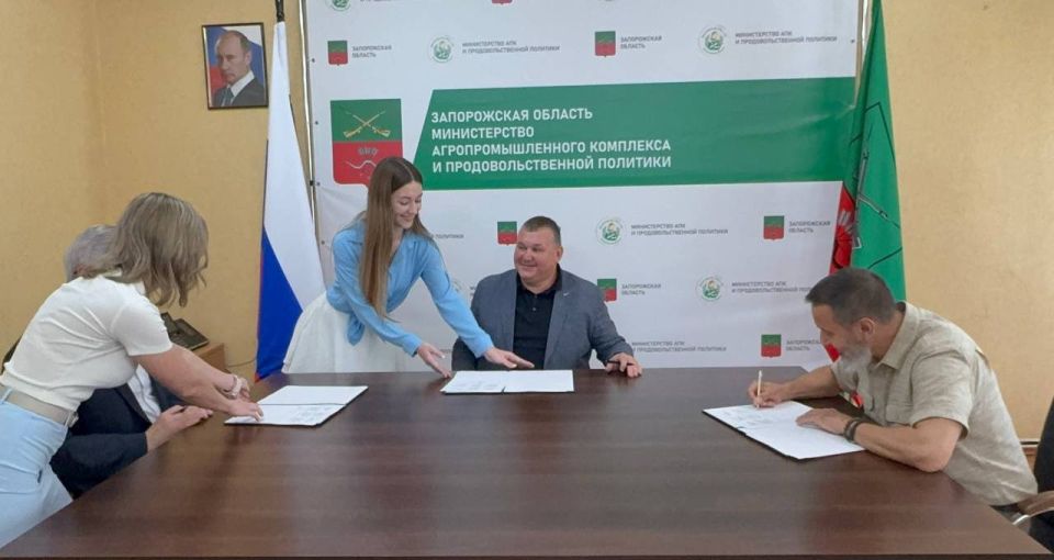 Андрей Сигута: Заключили Соглашение о создании и развитии агротехнологических классов в школах региона в рамках федерального проекта «Кадры в АПК», который реализуется во исполнение Указа Президента России и входит в состав... Андрей Сигута: Заключили Соглашение о создании и развитии агротехнологических классов в школах региона в рамках федерального проекта «Кадры в АПК», который реализуется во исполнение Указа Президента России и входит в состав...