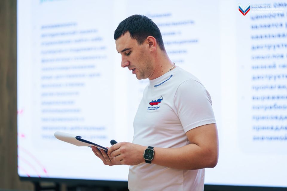 В Мелитопольском Молодёжном центре прошла тематическая лекция, приуроченная ко Дню солидарности в борьбе с терроризмом В Мелитопольском Молодёжном центре прошла тематическая лекция, приуроченная ко Дню солидарности в борьбе с терроризмом