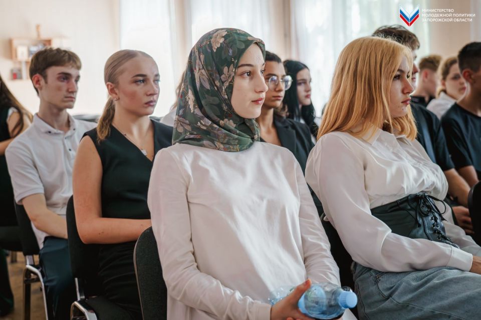 В Мелитополе прошел открытый диалог-урок, приуроченный к 80-й годовщине Победы над милитаристской Японией и окончанию Второй мировой войны В Мелитополе прошел открытый диалог-урок, приуроченный к 80-й годовщине Победы над милитаристской Японией и окончанию Второй мировой войны