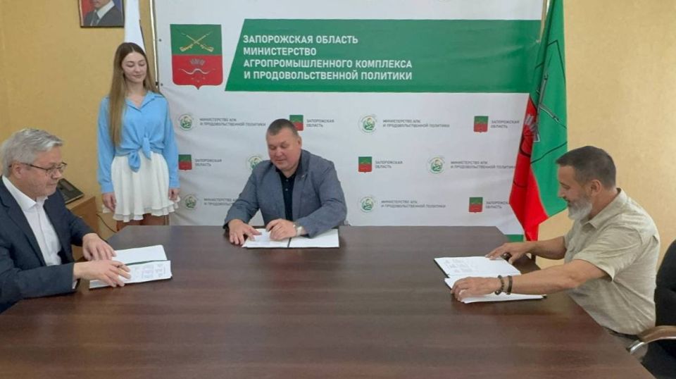 Андрей Сигута: Заключили Соглашение о создании и развитии агротехнологических классов в школах региона в рамках федерального проекта «Кадры в АПК», который реализуется во исполнение Указа Президента России и входит в состав... Андрей Сигута: Заключили Соглашение о создании и развитии агротехнологических классов в школах региона в рамках федерального проекта «Кадры в АПК», который реализуется во исполнение Указа Президента России и входит в состав...