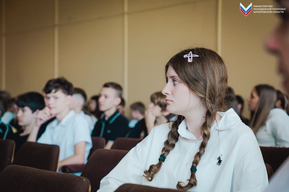 Для Мелитопольских школьников продолжается серия открытых уроков, приуроченных к 80-й годовщине Победы над милитаристской Японией и окончанию Второй мировой войны Для Мелитопольских школьников продолжается серия открытых уроков, приуроченных к 80-й годовщине Победы над милитаристской Японией и окончанию Второй мировой войны