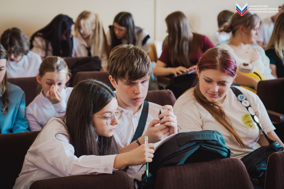 Для Мелитопольских школьников продолжается серия открытых уроков, приуроченных к 80-й годовщине Победы над милитаристской Японией и окончанию Второй мировой войны Для Мелитопольских школьников продолжается серия открытых уроков, приуроченных к 80-й годовщине Победы над милитаристской Японией и окончанию Второй мировой войны