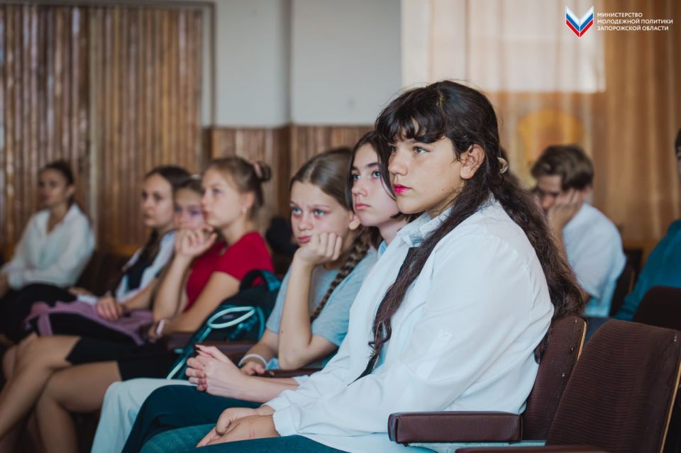 Для Мелитопольских школьников продолжается серия открытых уроков, приуроченных к 80-й годовщине Победы над милитаристской Японией и окончанию Второй мировой войны Для Мелитопольских школьников продолжается серия открытых уроков, приуроченных к 80-й годовщине Победы над милитаристской Японией и окончанию Второй мировой войны