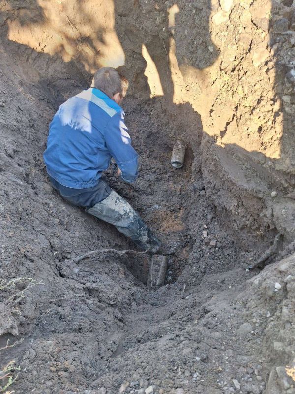 Сегодня, 05.09.2025 сотрудники СВКХ «Терпенье» устранили порыв на улице Ленина, 1 Сегодня, 05.09.2025 сотрудники СВКХ «Терпенье» устранили порыв на улице Ленина, 1