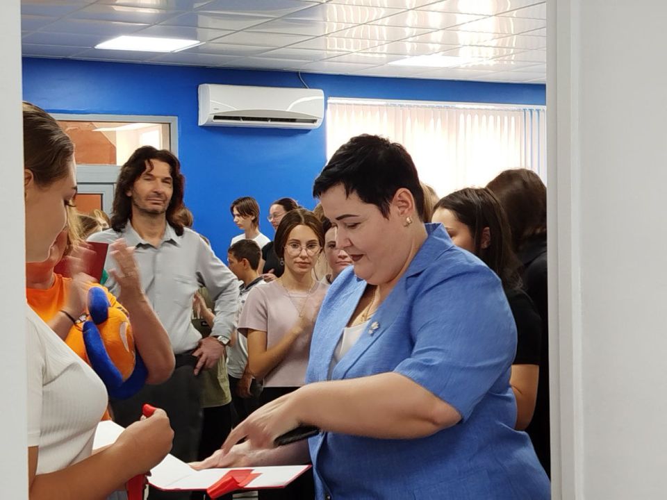 05.09.2025 г. в ГБУ ОО ЗО "СОШ №4" г. Мелитополь состоялось торжественное открытие Атомкласса - специализированного кабинета для изучения атомных и ядерных технологий, энергосбережения и смежных дисциплин 05.09.2025 г. в ГБУ ОО ЗО "СОШ №4" г. Мелитополь состоялось торжественное открытие Атомкласса - специализированного кабинета для изучения атомных и ядерных технологий, энергосбережения и смежных дисциплин