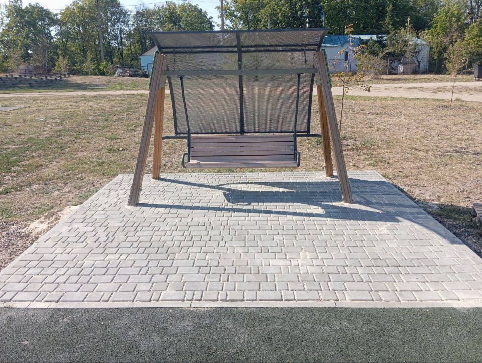 За последнее время территориальный отдел Терпеньевского сельского поселения администрации городского округа Мелитополь, преобразил детские площадки в нашем любимом селе: За последнее время территориальный отдел Терпеньевского сельского поселения администрации городского округа Мелитополь, преобразил детские площадки в нашем любимом селе: