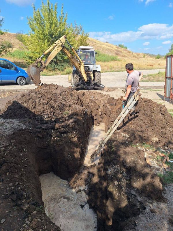 Сегодня, 05.09.2025 сотрудники СВКХ «Терпенье» устранили порыв на улице Ленина, 1 Сегодня, 05.09.2025 сотрудники СВКХ «Терпенье» устранили порыв на улице Ленина, 1