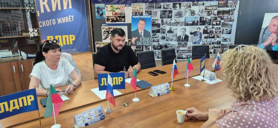 ВНЕОЧЕРЕДНОЙ ПРИЕМ ГРАЖДАН: ДЕПУТАТ ЛДПР РЕШАЕТ ПРОБЛЕМЫ НА МЕСТАХ! ВНЕОЧЕРЕДНОЙ ПРИЕМ ГРАЖДАН: ДЕПУТАТ ЛДПР РЕШАЕТ ПРОБЛЕМЫ НА МЕСТАХ!