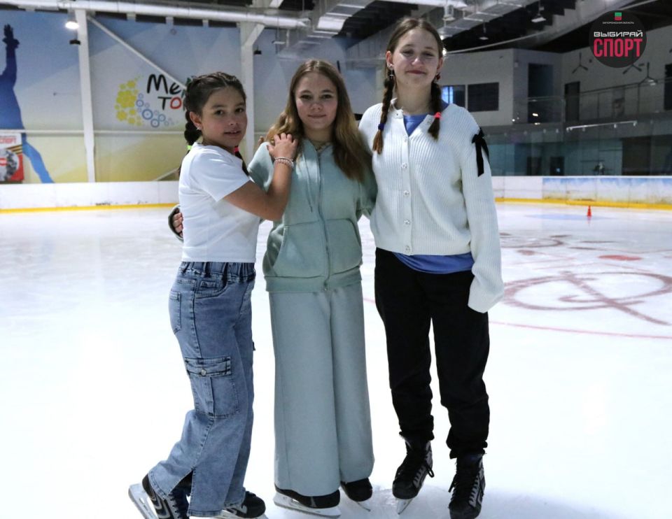 Катание на льду для детей из ГБУ "Мелитопольский областной центр социально-психологической реабилитации детей" Катание на льду для детей из ГБУ "Мелитопольский областной центр социально-психологической реабилитации детей"