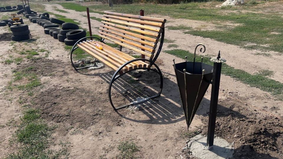 За последнее время территориальный отдел Терпеньевского сельского поселения администрации городского округа Мелитополь, преобразил детские площадки в нашем любимом селе: За последнее время территориальный отдел Терпеньевского сельского поселения администрации городского округа Мелитополь, преобразил детские площадки в нашем любимом селе: