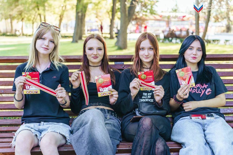 Молодёжь присоединилась к всероссийской акции «Лента Дальневосточной Победы» Молодёжь присоединилась к всероссийской акции «Лента Дальневосточной Победы»