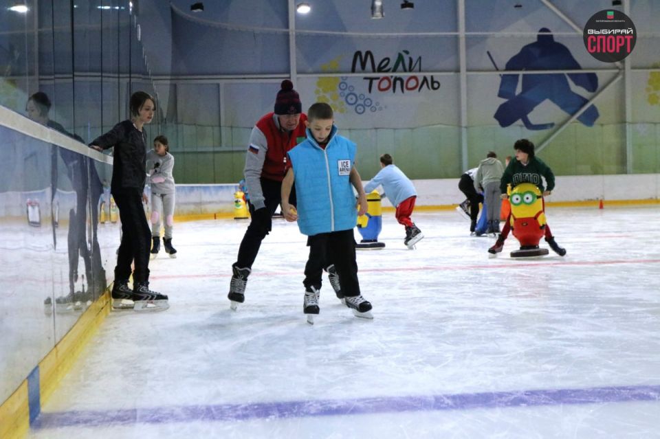 Катание на льду для детей из ГБУ "Мелитопольский областной центр социально-психологической реабилитации детей" Катание на льду для детей из ГБУ "Мелитопольский областной центр социально-психологической реабилитации детей"