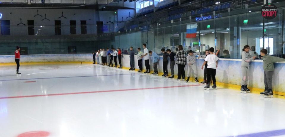 Катание на льду для детей из ГБУ "Мелитопольский областной центр социально-психологической реабилитации детей" Катание на льду для детей из ГБУ "Мелитопольский областной центр социально-психологической реабилитации детей"