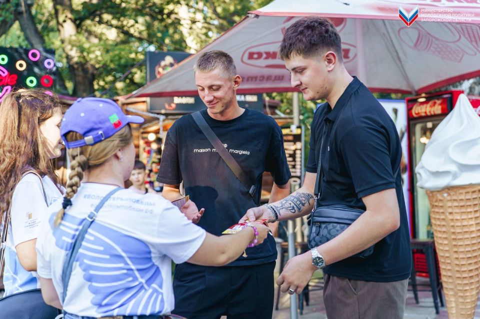 Молодёжь присоединилась к всероссийской акции «Лента Дальневосточной Победы» Молодёжь присоединилась к всероссийской акции «Лента Дальневосточной Победы»