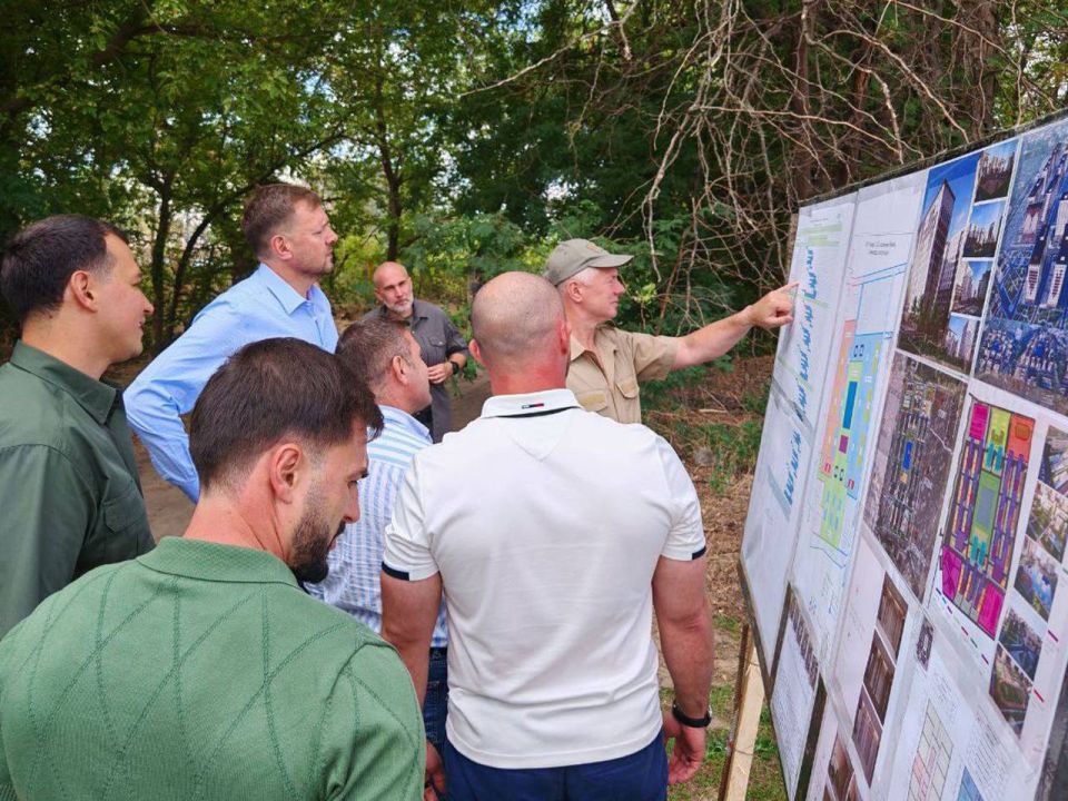           ,    21    211 000 . 