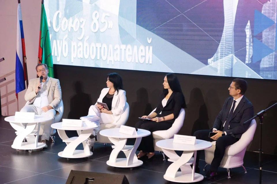 Мелитополь-Херсонский филиал ФГУП «ЖДН» стал одним из членов клуба работодателей «Союз 85» при центре занятости населения Запорожской области Мелитополь-Херсонский филиал ФГУП «ЖДН» стал одним из членов клуба работодателей «Союз 85» при центре занятости населения Запорожской области