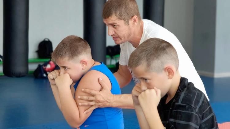 Провел 200 боев в ринге и ушел на СВО: Вернувшийся с фронта боец стал тренировать детей боксу