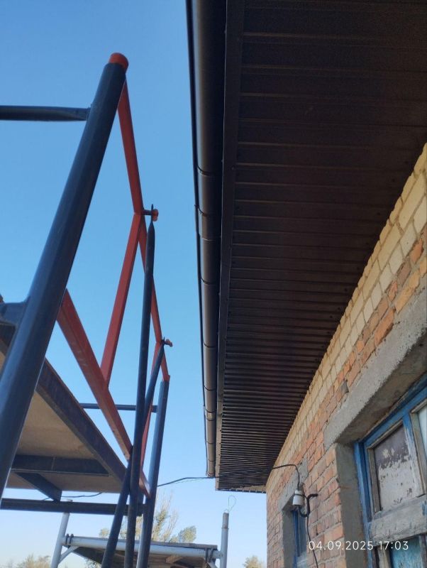 В здании села Проминь завершен этап монтажа кровли и водосточной системы В здании села Проминь завершен этап монтажа кровли и водосточной системы