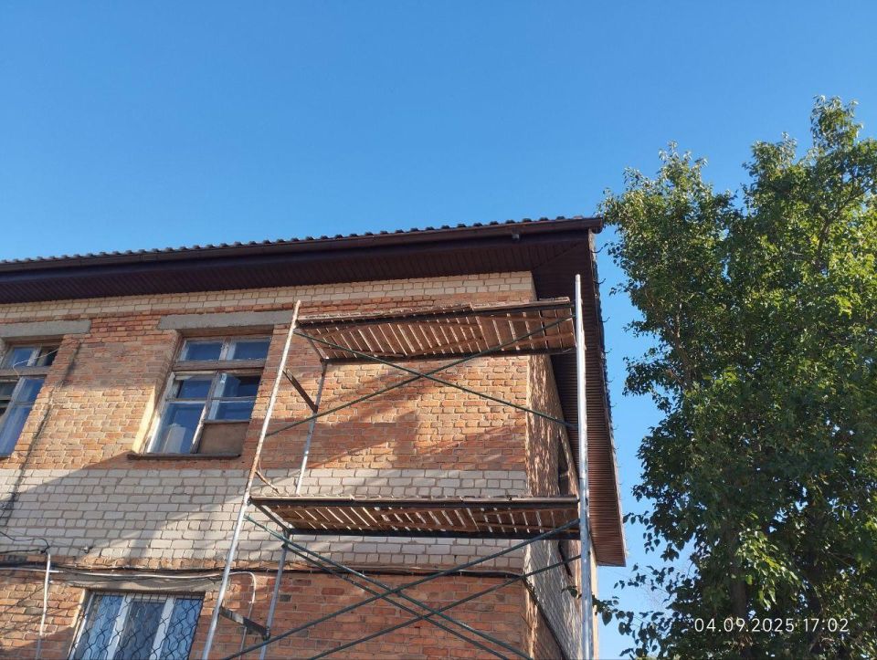 В здании села Проминь завершен этап монтажа кровли и водосточной системы В здании села Проминь завершен этап монтажа кровли и водосточной системы