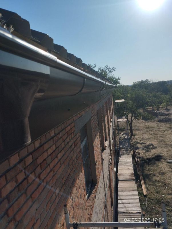 В здании села Проминь завершен этап монтажа кровли и водосточной системы В здании села Проминь завершен этап монтажа кровли и водосточной системы