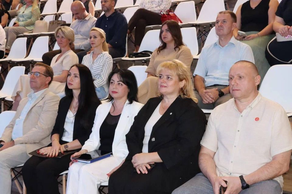 Мелитополь-Херсонский филиал ФГУП «ЖДН» стал одним из членов клуба работодателей «Союз 85» при центре занятости населения Запорожской области Мелитополь-Херсонский филиал ФГУП «ЖДН» стал одним из членов клуба работодателей «Союз 85» при центре занятости населения Запорожской области