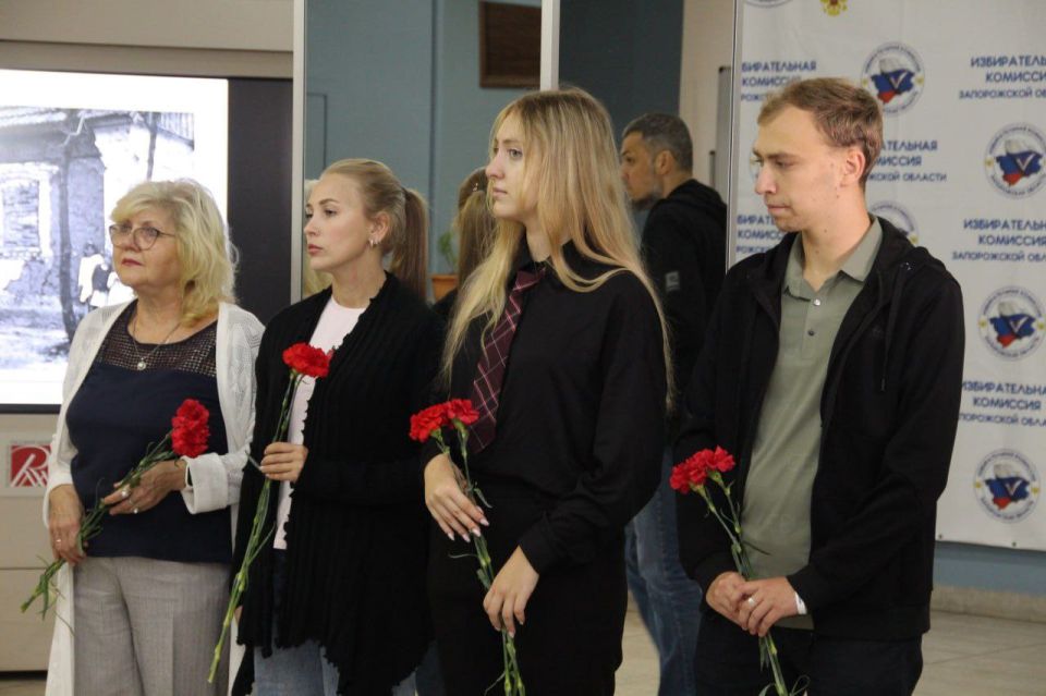 Молодежь Мелитополя почтила память жертв фашизма Молодежь Мелитополя почтила память жертв фашизма