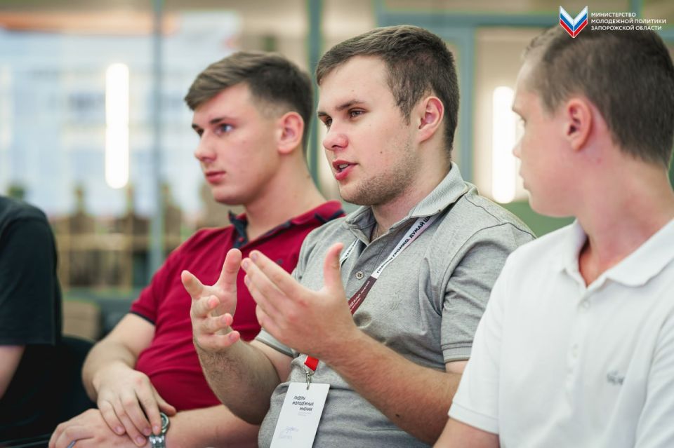 В Мелитополе стартовала программа «Лидеры молодежных мнений» В Мелитополе стартовала программа «Лидеры молодежных мнений»