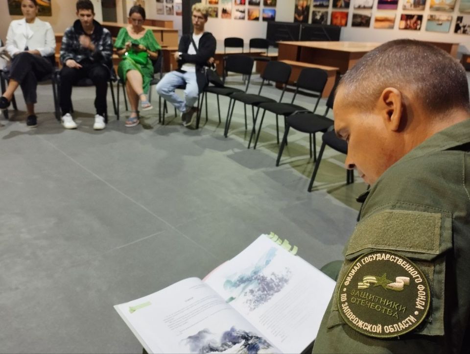 В мультимедийном парке «Россия – моя история» прошли публичные чтения произведений из сборника воспоминаний ветеранов СВО «Жизнь за други своя» В мультимедийном парке «Россия – моя история» прошли публичные чтения произведений из сборника воспоминаний ветеранов СВО «Жизнь за други своя»