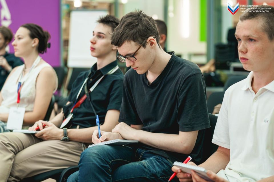 В Мелитополе стартовала программа «Лидеры молодежных мнений» В Мелитополе стартовала программа «Лидеры молодежных мнений»