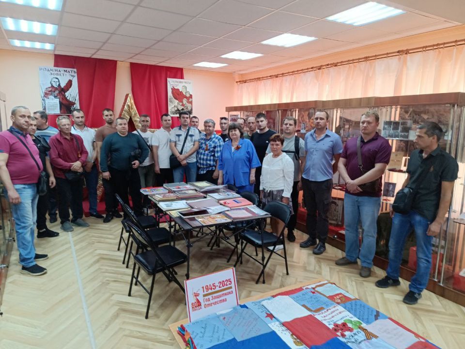 9 сентября, в честь Дня освобождения Донбасса от немецко-фашистских захватчиков, Ясиноватский музей посетила группа обучающихся по профессиям "машинист электровоза" и "помощник машиниста электропоезда" из Учебного центра... 9 сентября, в честь Дня освобождения Донбасса от немецко-фашистских захватчиков, Ясиноватский музей посетила группа обучающихся по профессиям "машинист электровоза" и "помощник машиниста электропоезда" из Учебного центра...