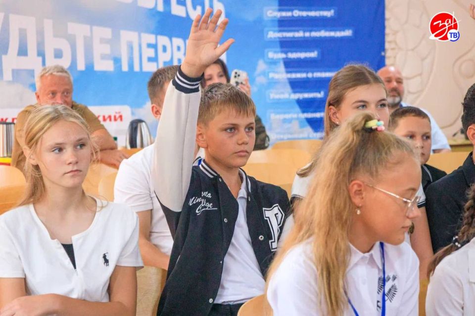 Лётчик-космонавт, Герой России Олег Скрипочка посетил Мелитопольскую 9-ю школу имени Юрия Гагарина Лётчик-космонавт, Герой России Олег Скрипочка посетил Мелитопольскую 9-ю школу имени Юрия Гагарина