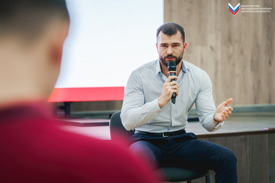В Мелитополе стартовала программа «Лидеры молодежных мнений» В Мелитополе стартовала программа «Лидеры молодежных мнений»