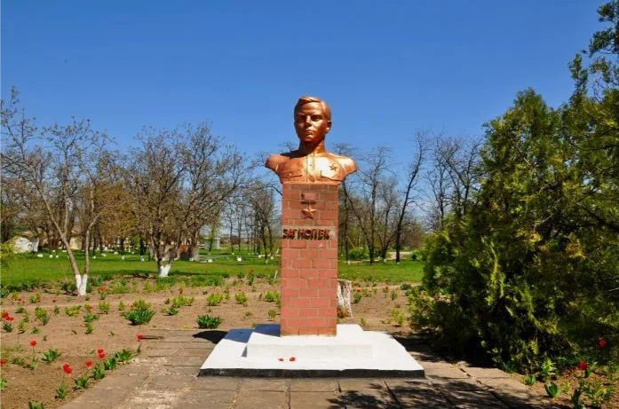 ВЛАДИМИР КАРПОВИЧ ЗАГНОЙ (1926-1945) — Гвардии красноармеец Рабоче-крестьянской Красной Армии, Герой Советского Союза (1945) ВЛАДИМИР КАРПОВИЧ ЗАГНОЙ (1926-1945) — Гвардии красноармеец Рабоче-крестьянской Красной Армии, Герой Советского Союза (1945)