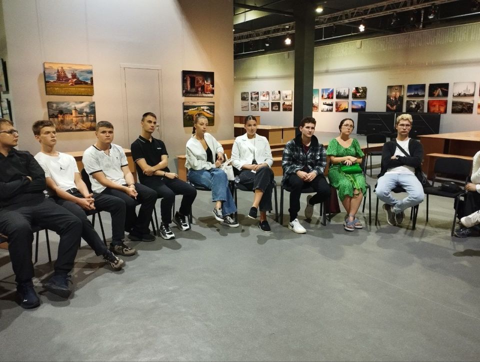 В мультимедийном парке «Россия – моя история» прошли публичные чтения произведений из сборника воспоминаний ветеранов СВО «Жизнь за други своя» В мультимедийном парке «Россия – моя история» прошли публичные чтения произведений из сборника воспоминаний ветеранов СВО «Жизнь за други своя»