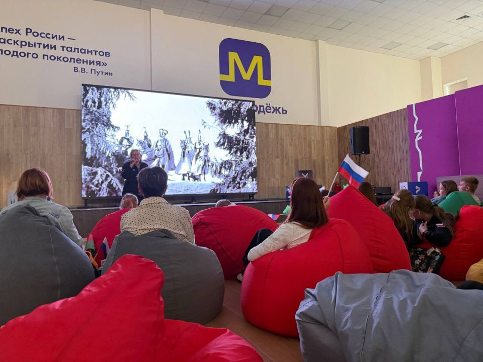 Заслуженная артистка России Юлия Чичерина выступила для молодежи Мелитополя Заслуженная артистка России Юлия Чичерина выступила для молодежи Мелитополя