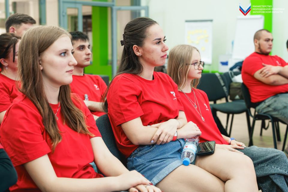 От слов к делу: «Лидеры молодёжных мнений» погрузились в гражданско-патриотическую игру От слов к делу: «Лидеры молодёжных мнений» погрузились в гражданско-патриотическую игру