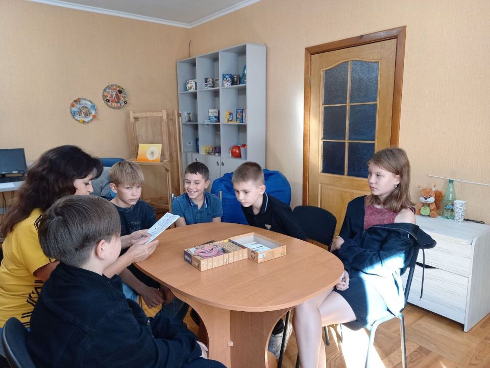 Социально-психологическая игра «Эмоциональный интеллект» - связь эмоций, мышления и действий человека Социально-психологическая игра «Эмоциональный интеллект» - связь эмоций, мышления и действий человека