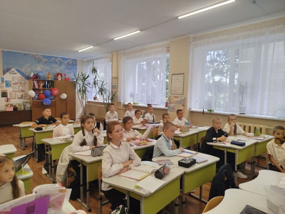 Центр дополнительного образования провёл встречу с учениками ГБУ ОО ЗО "СОШ 4" г. Мелитополь, чтобы рассказать о творческих и технических кружках, доступных для школьников Центр дополнительного образования провёл встречу с учениками ГБУ ОО ЗО "СОШ 4" г. Мелитополь, чтобы рассказать о творческих и технических кружках, доступных для школьников