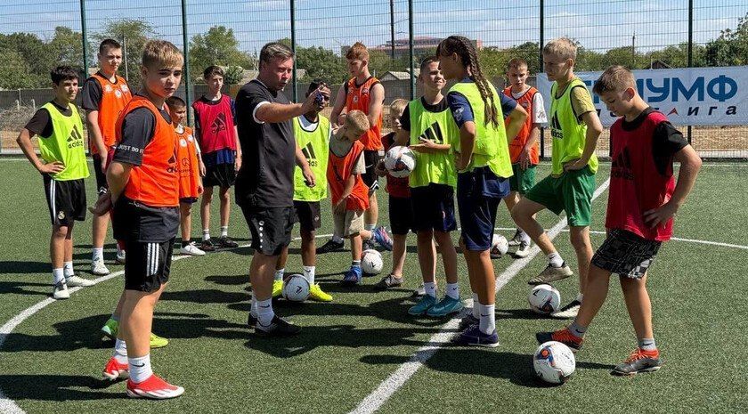 Мастер спорта провел для школьников Запорожской области мастер-класс по мини-футболу