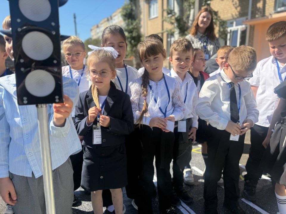 Сегодня в нашей школе произошло яркое и значимое событие для самых юных её жителей — наших первоклассников! В стенах ГБУ ОО ЗО «СОШ №24 им. Участника СВО Твердого И.В.» г. Мелитополь прошла традиционная церемония «Посвящение... Сегодня в нашей школе произошло яркое и значимое событие для самых юных её жителей — наших первоклассников! В стенах ГБУ ОО ЗО «СОШ №24 им. Участника СВО Твердого И.В.» г. Мелитополь прошла традиционная церемония «Посвящение...