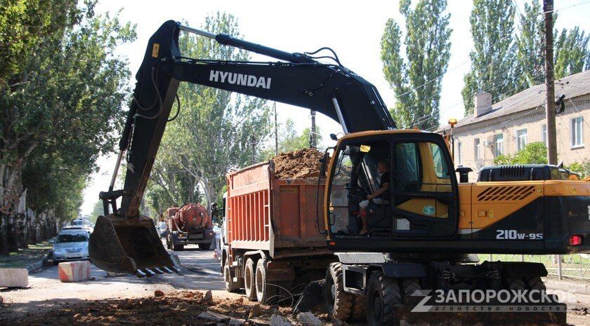 Коммунальщики заменят более 450 метров труб на ул. Алексеева в Мелитополе