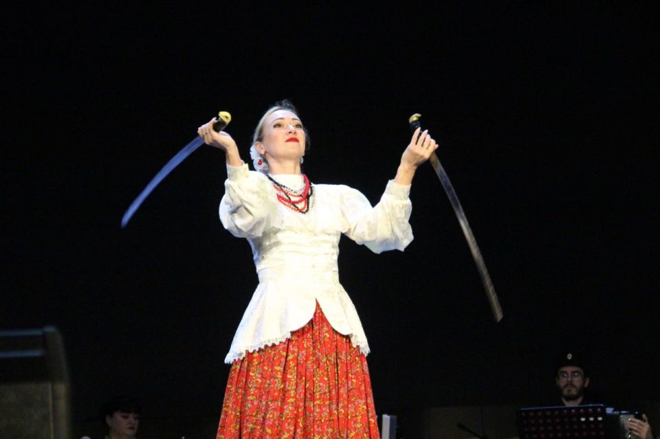 Ансамбль казачьей песни и пляски «Разгуляй» имени С. В. Балабана выступил в Мелитополе Ансамбль казачьей песни и пляски «Разгуляй» имени С. В. Балабана выступил в Мелитополе